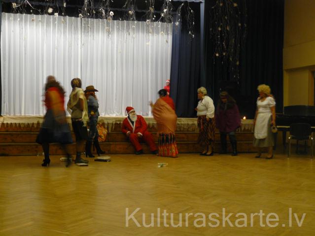 Sieviešu vokālā ansambļa šovs 2013